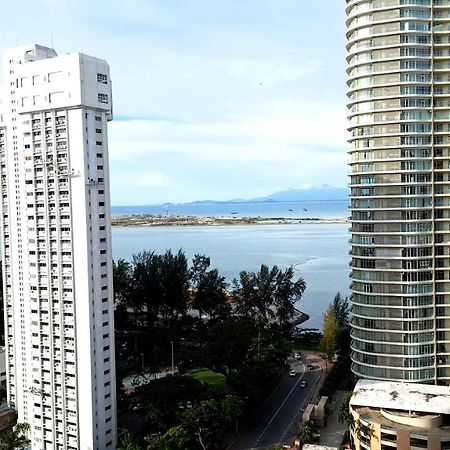 Mansion One Entire House 3 Queenbeds - Spacious Balcony Seaview George Town Exteriör bild