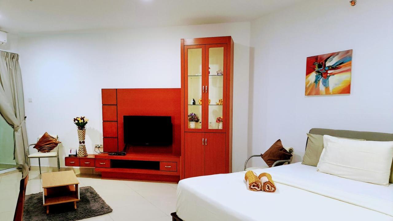 Mansion One Entire House 3 Queenbeds - Spacious Balcony Seaview George Town Exteriör bild