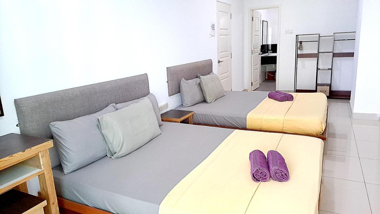 Mansion One Entire House 3 Queenbeds - Spacious Balcony Seaview George Town Exteriör bild