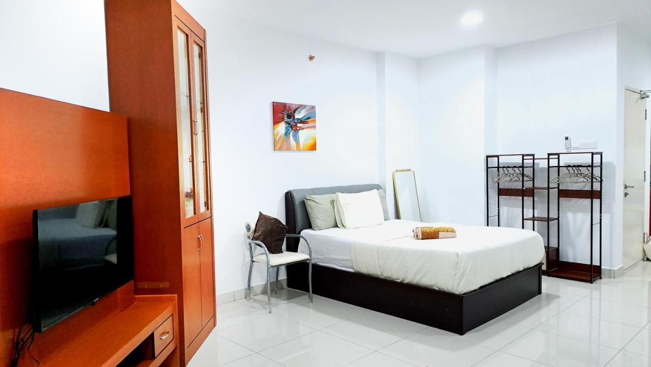 Mansion One Entire House 3 Queenbeds - Spacious Balcony Seaview George Town Exteriör bild