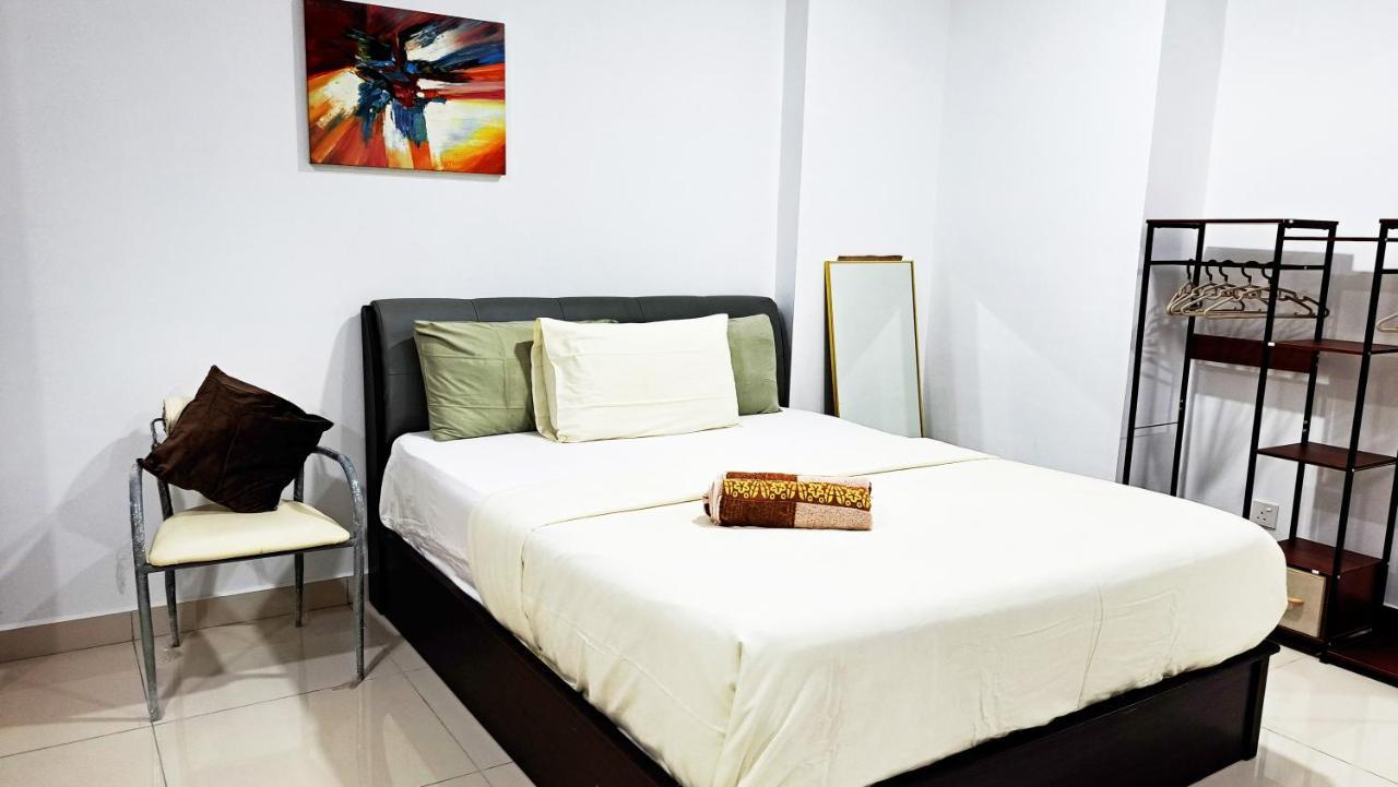 Mansion One Entire House 3 Queenbeds - Spacious Balcony Seaview George Town Exteriör bild