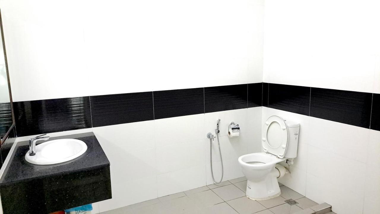 Mansion One Entire House 3 Queenbeds - Spacious Balcony Seaview George Town Exteriör bild